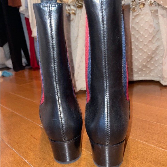 ♥️Gucci size 6.5 black leather boots. Offers welcomed- must go!!!!!♥️ - Picture 3 of 8